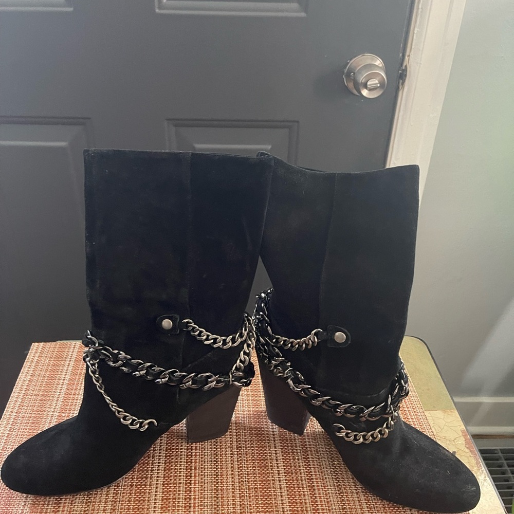 Nine West Jawbreaker chain boot!